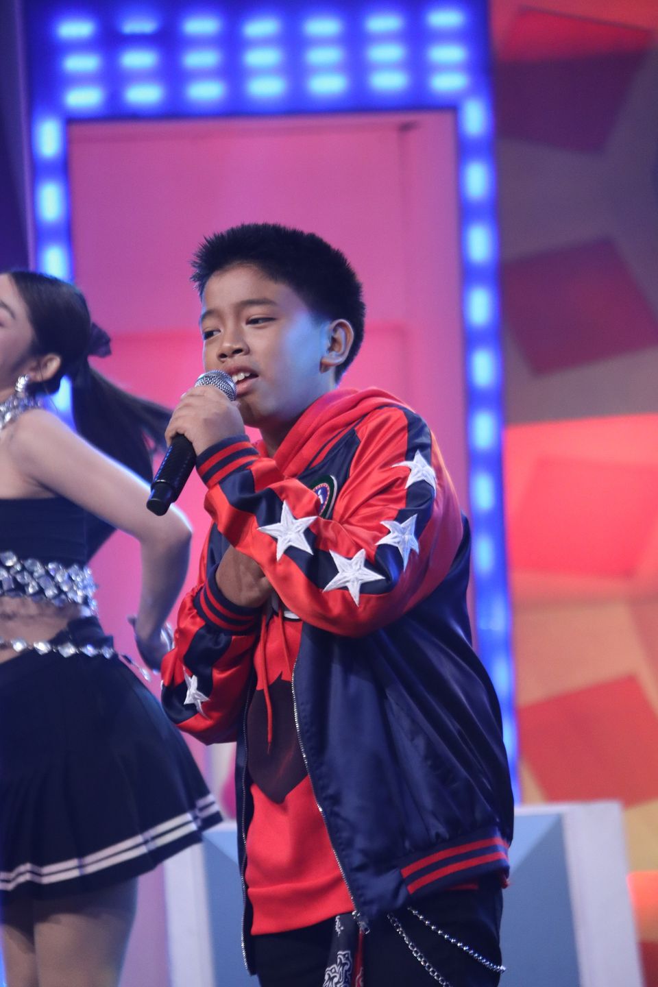 "ดวลเพลงดัง พลังมัธยม" ประชันความทะเล้น สนุกไปกับเพลง "รักจริงให้ติงนัง" ของ “รุ่ง-สุริยา”