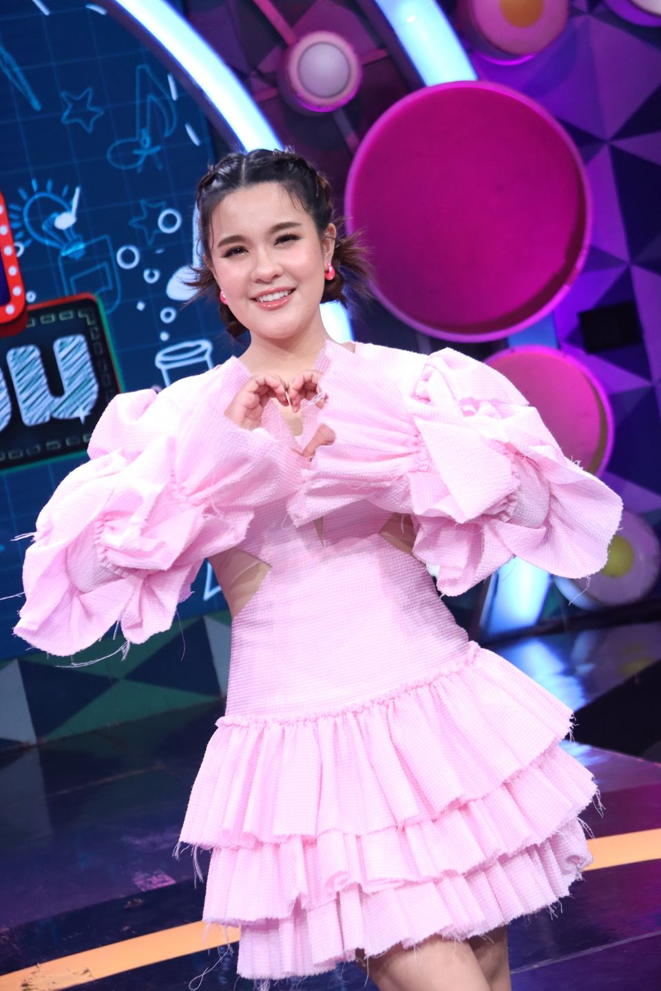 "ดวลเพลงดัง พลังมัธยม" ร็อกถึงใจ  คว้าไมค์ประชันกันในเพลง "คนที่ถูกรัก"