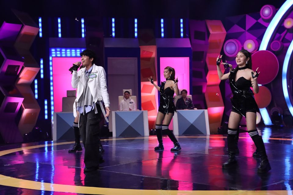 "ดวลเพลงดัง พลังมัธยม" ร็อกถึงใจ  คว้าไมค์ประชันกันในเพลง "คนที่ถูกรัก"