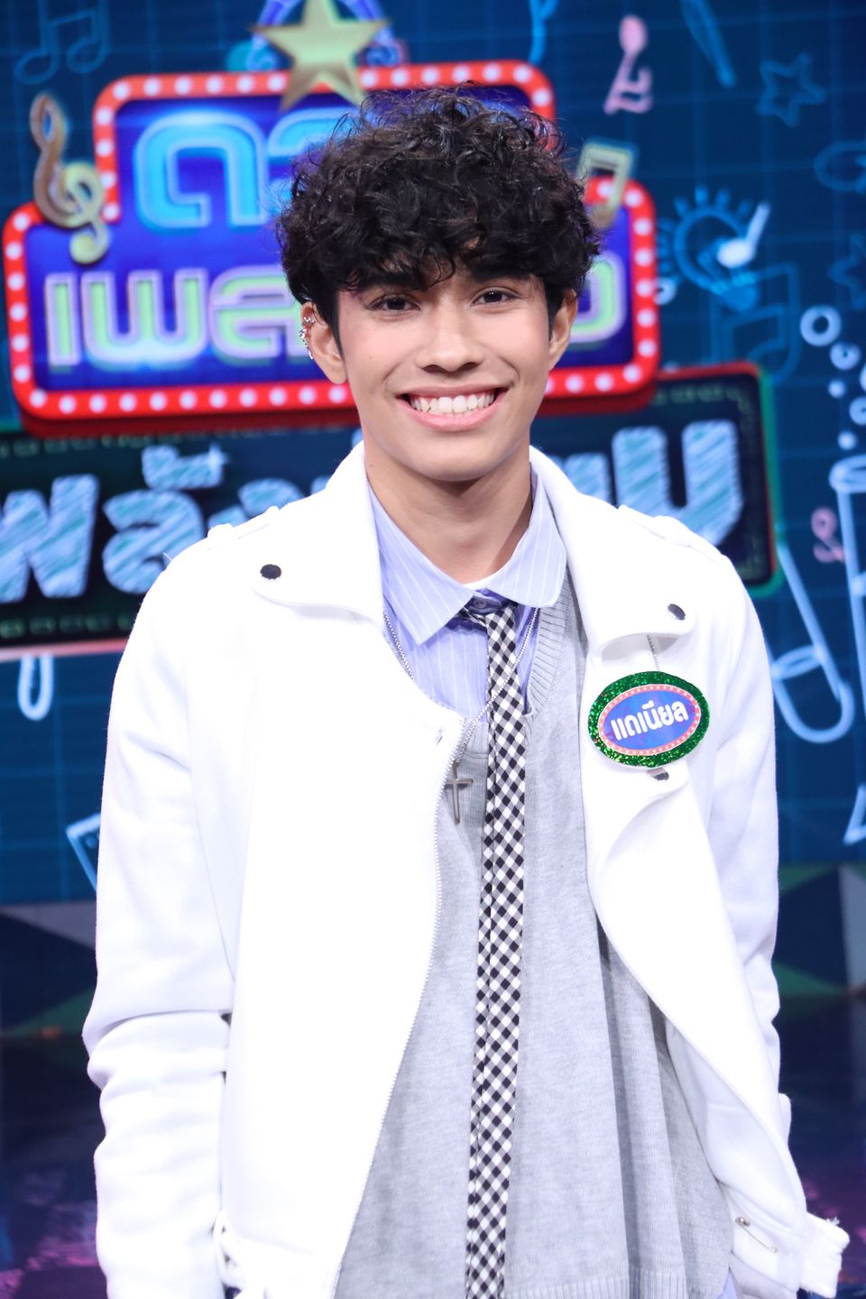 "ดวลเพลงดัง พลังมัธยม" ร็อกถึงใจ  คว้าไมค์ประชันกันในเพลง "คนที่ถูกรัก"