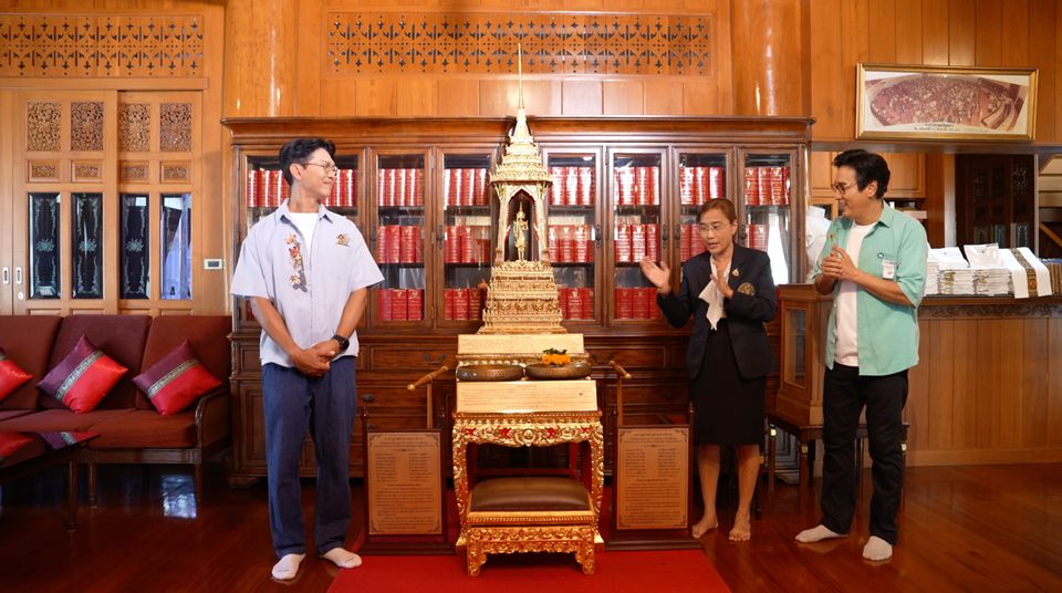 “หนุ่ม-แท่ง” พาขอพรทุกมุมสำคัญ “วัดเทวราชกุญชร วรวิหาร”  พร้อมอร่อยตบโต๊ะร้านเก่าแก่ ย่านราชดำเนิน