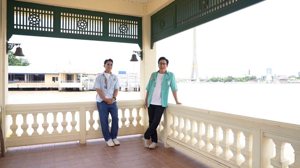 “หนุ่ม-แท่ง” พาขอพรทุกมุมสำคัญ “วัดเทวราชกุญชร วรวิหาร”  พร้อมอร่อยตบโต๊ะร้านเก่าแก่ ย่านราชดำเนิน