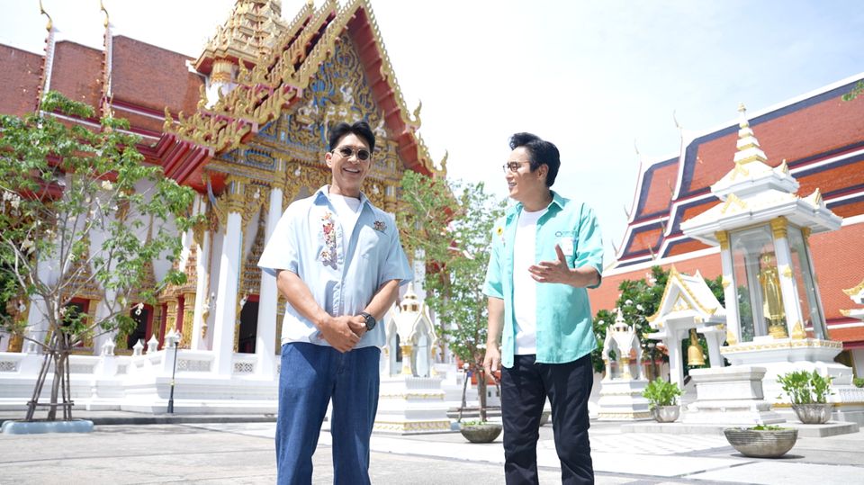 “หนุ่ม-แท่ง” พาขอพรทุกมุมสำคัญ “วัดเทวราชกุญชร วรวิหาร”  พร้อมอร่อยตบโต๊ะร้านเก่าแก่ ย่านราชดำเนิน
