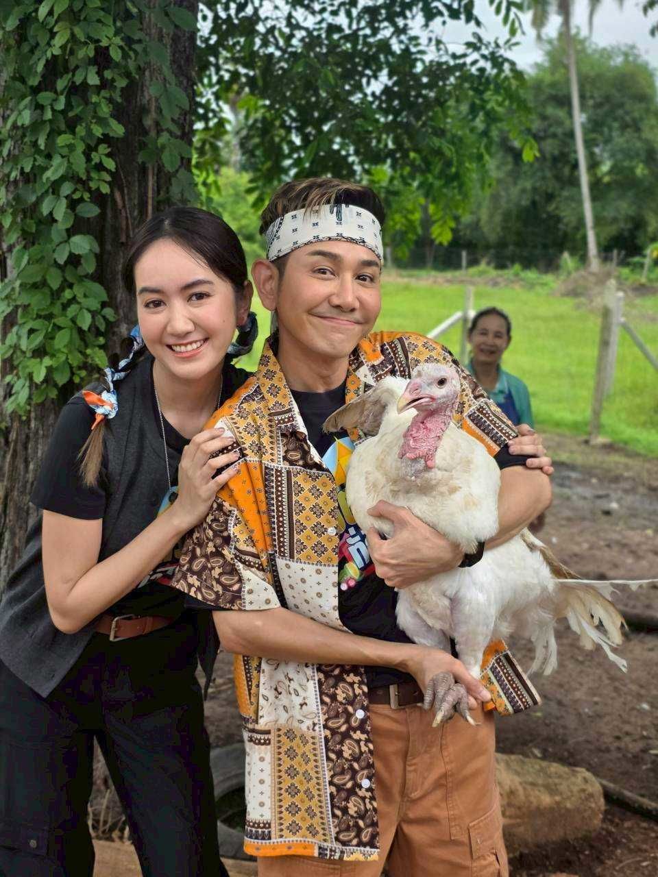 “เอ-แป้ง” พาทัวร์ “วิสาหกิจชุมชนไก่งวง จ.ราชบุรี”  พร้อมโชว์ผลิตภัณฑ์แปรรูป ทั้งคาวหวาน ใน “มิตรรัก ทั่วไทย”