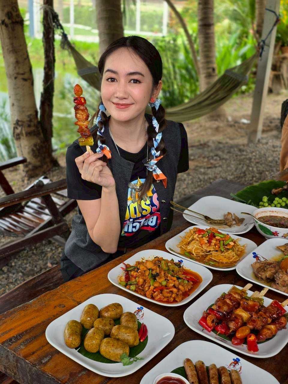 “เอ-แป้ง” พาทัวร์ “วิสาหกิจชุมชนไก่งวง จ.ราชบุรี”  พร้อมโชว์ผลิตภัณฑ์แปรรูป ทั้งคาวหวาน ใน “มิตรรัก ทั่วไทย”