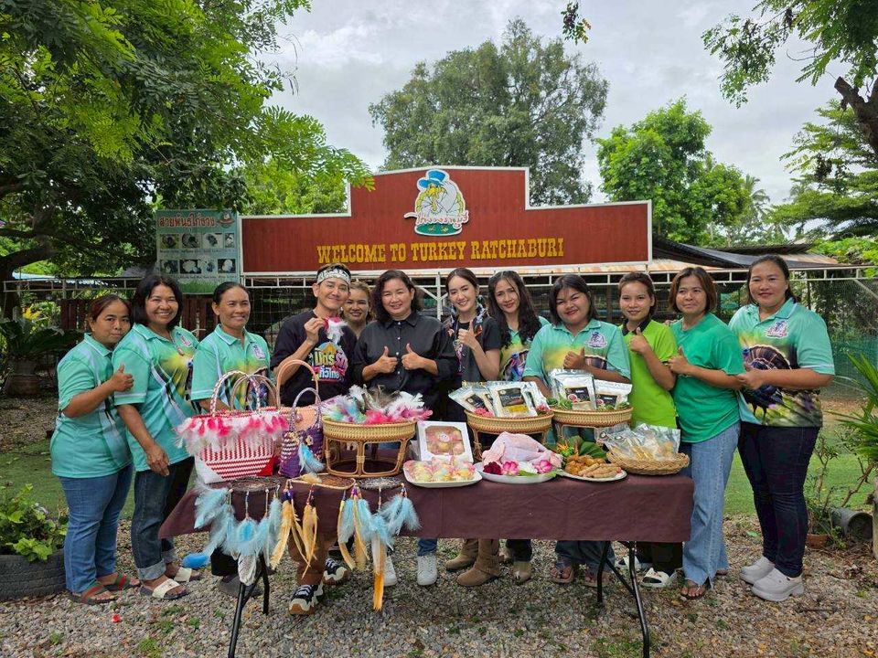 “เอ-แป้ง” พาทัวร์ “วิสาหกิจชุมชนไก่งวง จ.ราชบุรี”  พร้อมโชว์ผลิตภัณฑ์แปรรูป ทั้งคาวหวาน ใน “มิตรรัก ทั่วไทย”