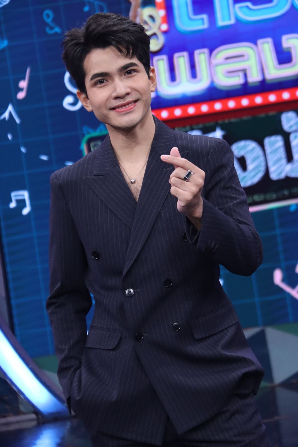 "ดวลเพลงดัง พลังมัธยม" เอาใจหนุ่มโสด ประชันไมค์ในเพลง "หัวใจผมว่าง"   