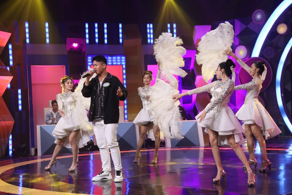 "ดวลเพลงดัง พลังมัธยม" เอาใจหนุ่มโสด ประชันไมค์ในเพลง "หัวใจผมว่าง"   