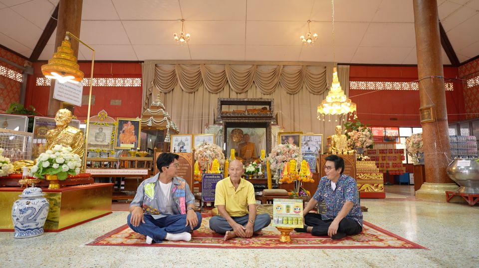 “หนุ่ม-แท่ง” พากราบเกจิดัง เปิดตำนานลับ “วัดช่องแค” จ.นครสวรรค์  ชวนชิมอาหารป่ารสเด็ด ใน “หนุ่มแท่ง อารามทัวร์”