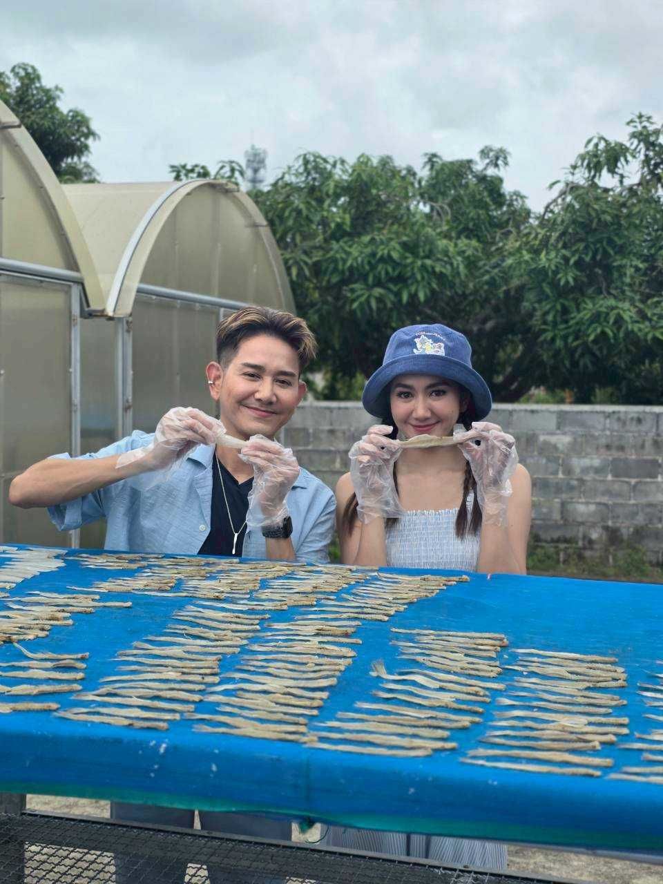 “เอ-แป้ง” ชวนลุยดูทุกขั้นตอนทำก้างปลาเห็ดโคนทอดกรอบของดีจาก “วิสาหกิจชุมชนกลุ่มประมงเรือเล็กหาดสุชาดา” จ.ระยอง