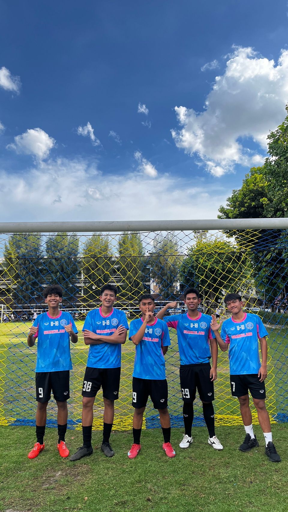 “SPORTS LIFE” เปิดรั้วชมพูฟ้าเยือนทีม “รร.สวนกุหลาบวิทยาลัย”  พร้อมฟาดแข้ง “ฟุตบอลนักเรียน 7 คน แชมป์กีฬา 7HD แชมเปียน คัพ 2025”