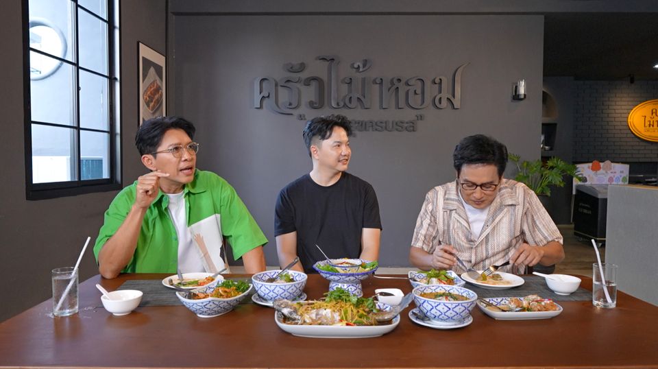 “หนุ่ม-แท่ง” พาทัวร์ “วัดเขาสมอคอน”  กราบ “หลวงพ่อบุญมี” เกจิดัง จ.ลพบุรี