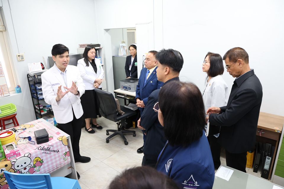 คณะอนุกรรมการพัฒนาส่งเสริมและป้องกันด้านความปลอดภัยในการทำงาน ลงพื้นที่ตรวจติดตามการดำเนินงานส่งเสริมความปลอดภัยในการทำงานและโครงการคลินิกโรคจากการทำงาน จังหวัดชลบุรี