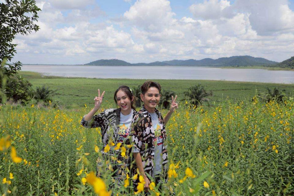 “เอ-แป้ง” พาดูภูมิปัญญาชาวบ้าน ตากปลาแบบไม่ง้อแดด  ที่วิสาหกิจชุมชนผลิตภัณฑ์แปรรูปปลาน้ำจืดบ้านเกาะกระทิง