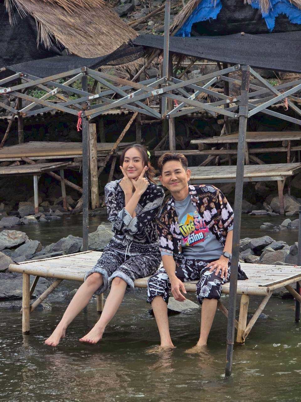 “เอ-แป้ง” พาดูภูมิปัญญาชาวบ้าน ตากปลาแบบไม่ง้อแดด  ที่วิสาหกิจชุมชนผลิตภัณฑ์แปรรูปปลาน้ำจืดบ้านเกาะกระทิง