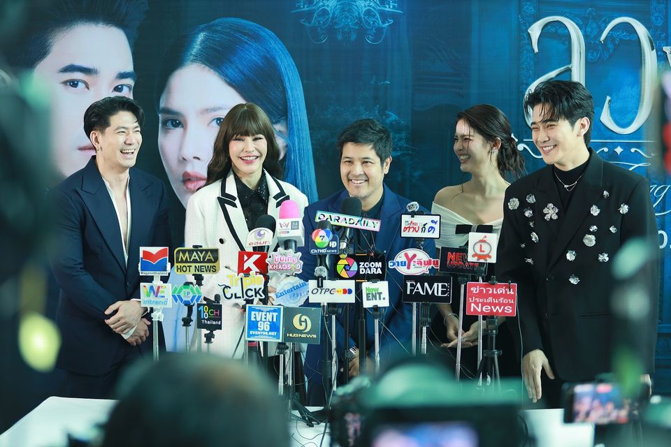 EXCLUSIVE PRESS INTERVIEW “ลวง” คึกคัก  แฟนคลับรวมตัวกรี๊ดสนั่นงาน