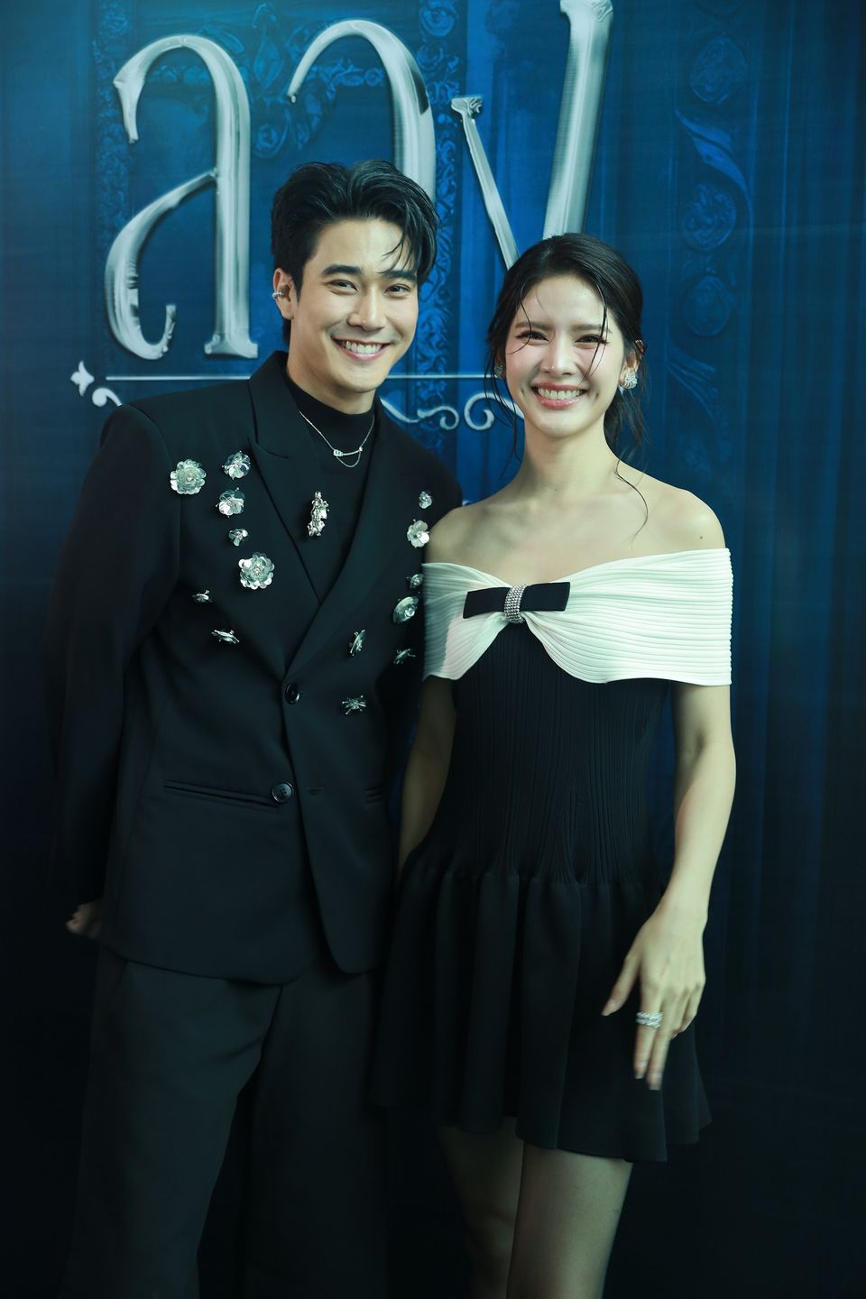 EXCLUSIVE PRESS INTERVIEW “ลวง” คึกคัก  แฟนคลับรวมตัวกรี๊ดสนั่นงาน