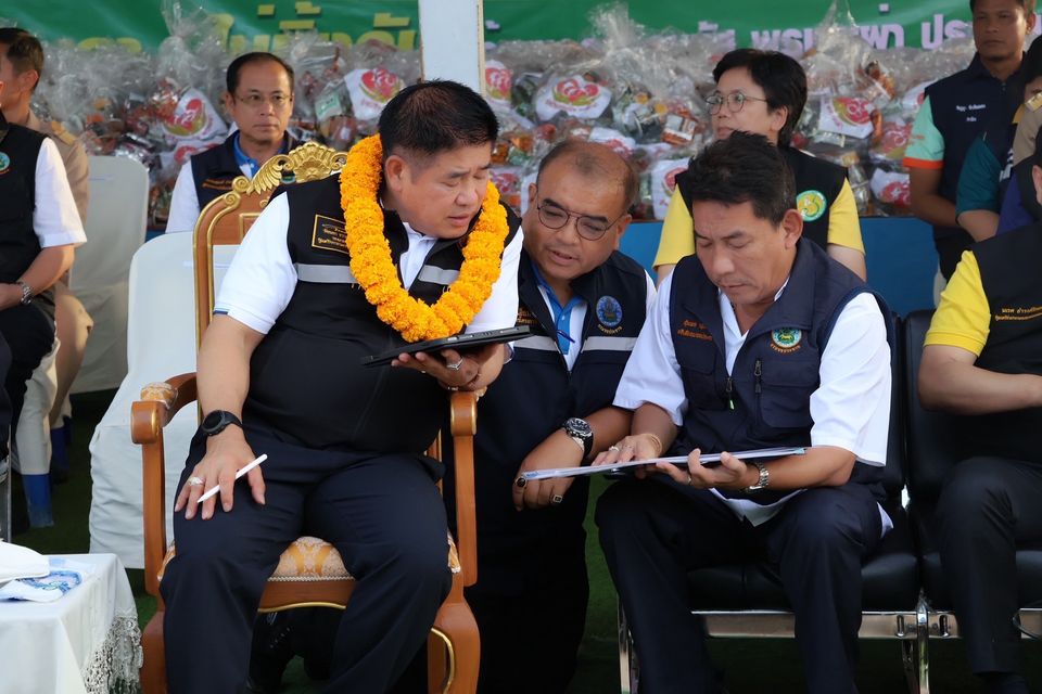 “ธรรมนัสฯ” นำทีม กระทรวงเกษตรและสหกรณ์ รุดช่วยเหลือ ผู้ประสบภัยอำเภอชุมแสง  