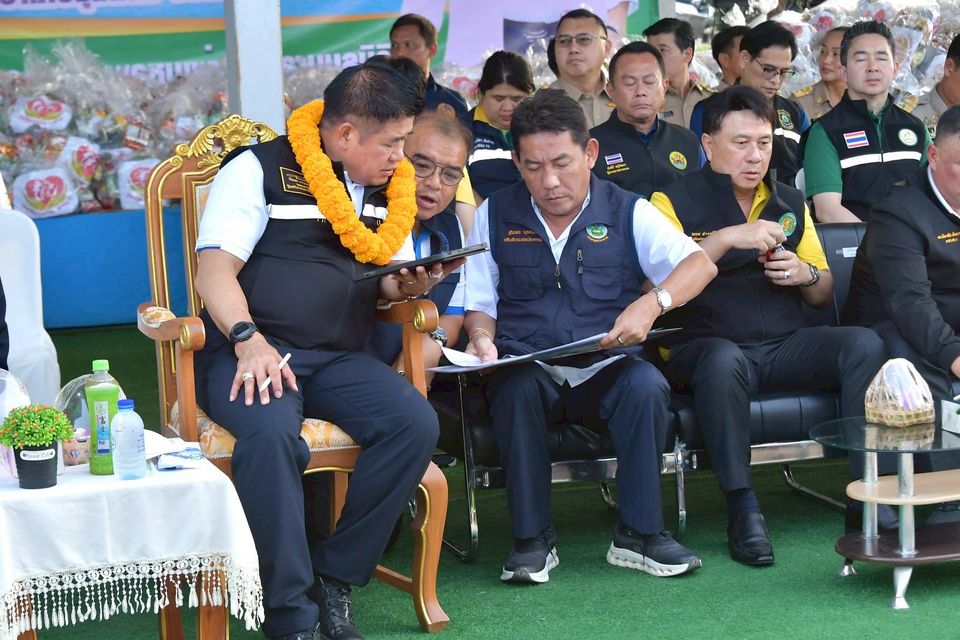 “ธรรมนัสฯ” นำทีม กระทรวงเกษตรและสหกรณ์ รุดช่วยเหลือ ผู้ประสบภัยอำเภอชุมแสง  