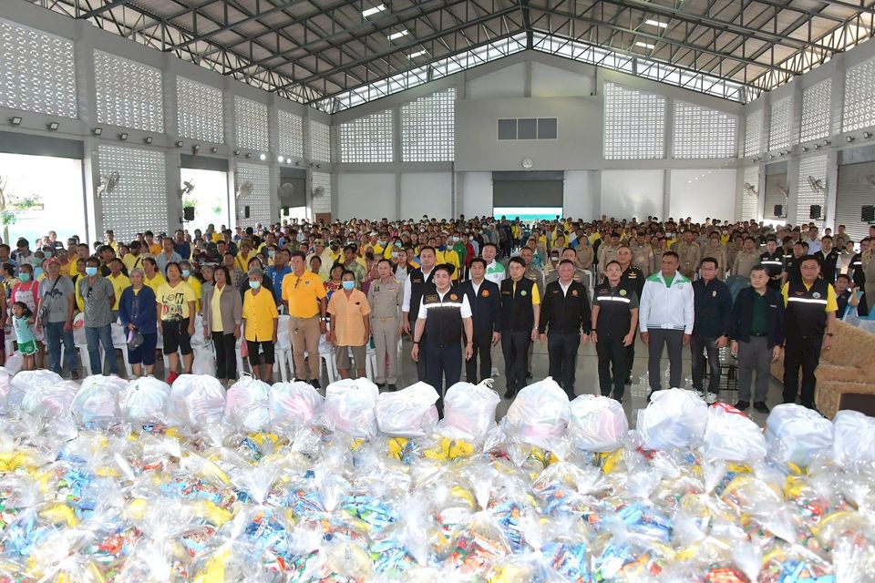 “ธรรมนัสฯ” นำทีม กระทรวงเกษตรและสหกรณ์ รุดช่วยเหลือ ผู้ประสบภัยอำเภอชุมแสง  