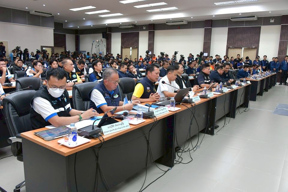 “นายกฯ อนุทิน” นำทีมติดตามพื้นที่ประสบอุทกภัยลุ่มเจ้าพระยา สั่งปรับลดอัตราการระบายน้ำ เพื่อลดผลกระทบพื้นที่ท้ายเขื่อน