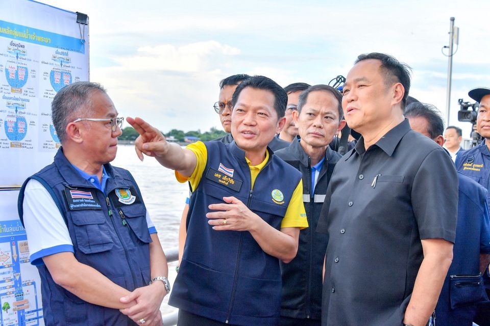 “นายกฯ อนุทิน” นำทีมติดตามพื้นที่ประสบอุทกภัยลุ่มเจ้าพระยา สั่งปรับลดอัตราการระบายน้ำ เพื่อลดผลกระทบพื้นที่ท้ายเขื่อน
