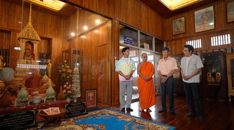 “หนุ่ม-แท่ง” พาตามรอยเกจิดัง “วัดจันเสน” จ.นครสวรรค์ เจาะลึกเคล็ดลับการขอพรเรื่องปัง ๆ ใน “หนุ่มแท่ง อารามทัวร์”