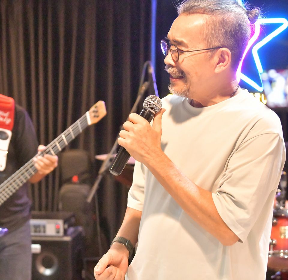 ตามชมบรรยากาศการซ้อม “7 สีคอนเสิร์ต เฟสติวัล”  “แต๋ม ชรัส” ดีใจร้องคู่ “แม่เม้า สุดา” ครบวง “มาลีฮวนน่า” และ“อ๊อฟ ชนะพล” 