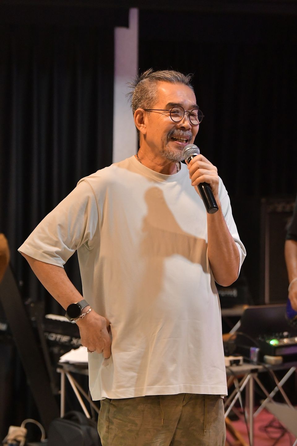 ตามชมบรรยากาศการซ้อม “7 สีคอนเสิร์ต เฟสติวัล”  “แต๋ม ชรัส” ดีใจร้องคู่ “แม่เม้า สุดา” ครบวง “มาลีฮวนน่า” และ“อ๊อฟ ชนะพล” 