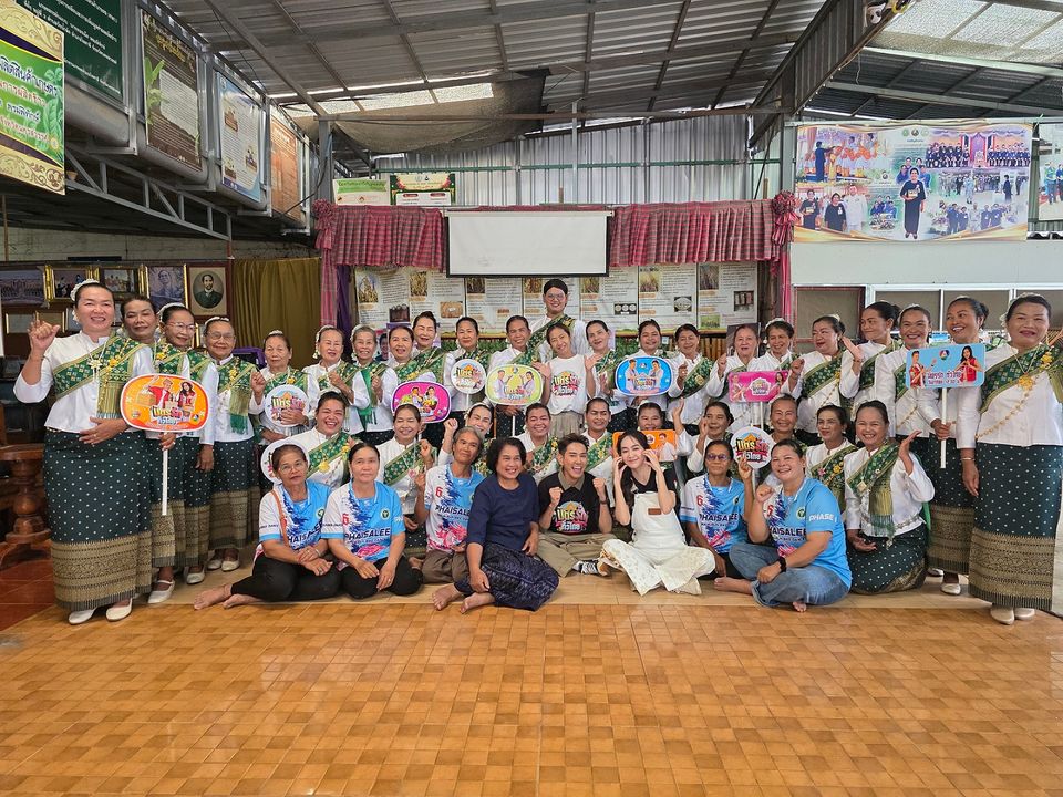 “เอ-แป้ง” ทัวร์วิสาหกิจชุมชนกลุ่มแม่บ้านเกษตรกรบ้านเขาหินกลิ้ง ชมแหล่งปลูกข้าวไรซ์เบอร์รี่ พร้อมสินค้าแปรรูปคุณภาพ