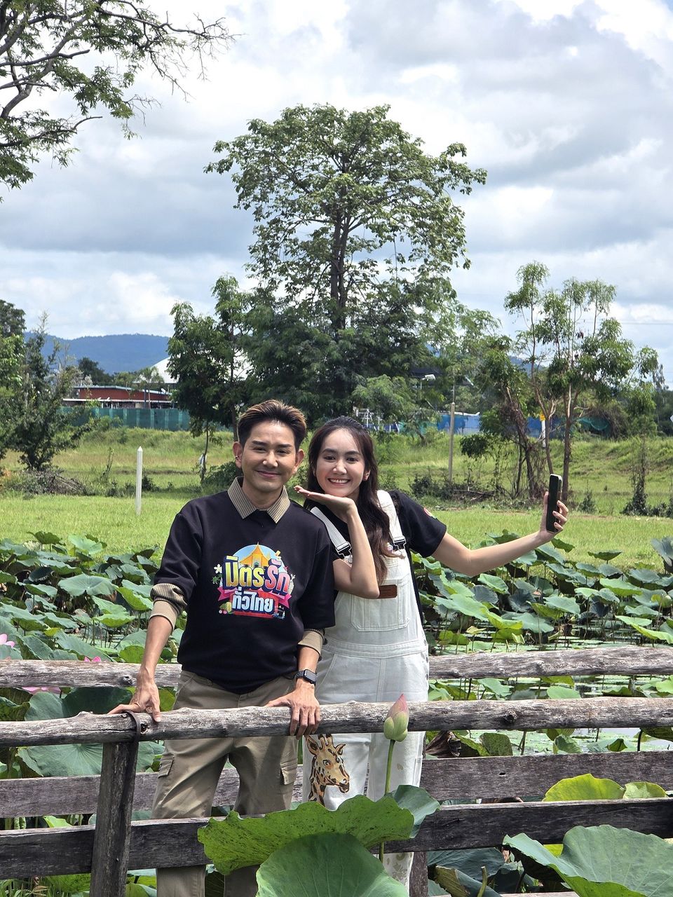 “เอ-แป้ง” ทัวร์วิสาหกิจชุมชนกลุ่มแม่บ้านเกษตรกรบ้านเขาหินกลิ้ง ชมแหล่งปลูกข้าวไรซ์เบอร์รี่ พร้อมสินค้าแปรรูปคุณภาพ