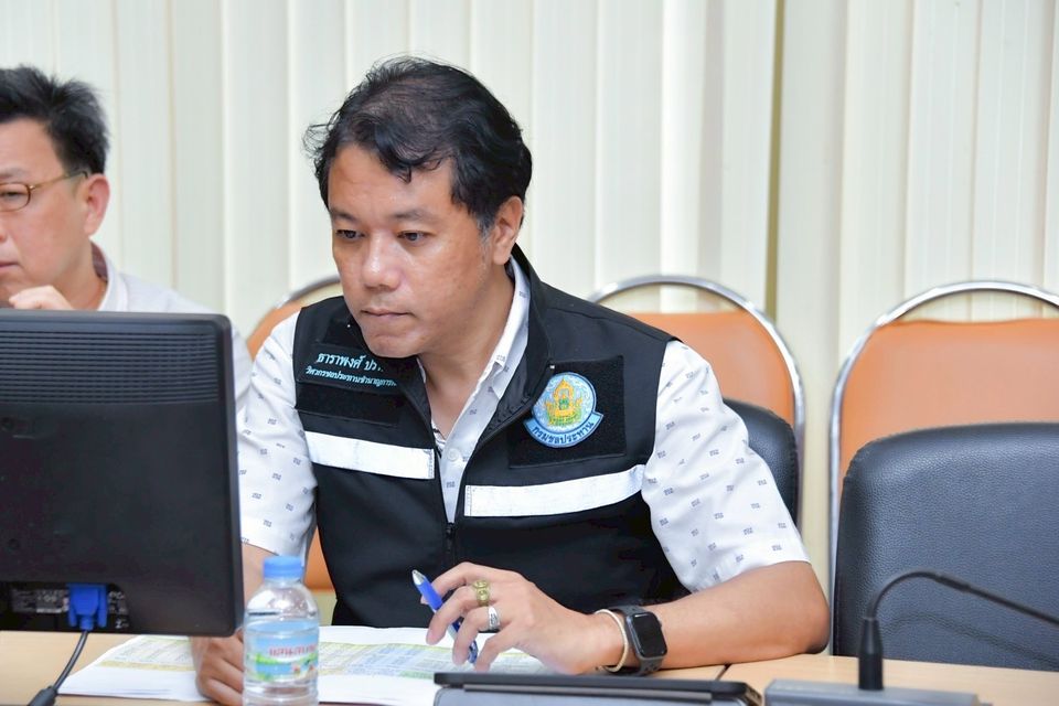 อธิบดีกรมชลฯ นำทีมลุยน้ำอยุธยา สั่งเร่งเคลียร์คลอง วางแผนระบายน้ำเตรียมเพาะปลูกฤดูแล้ง