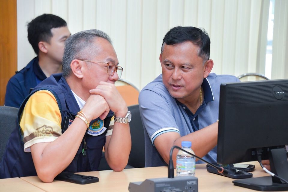 อธิบดีกรมชลฯ นำทีมลุยน้ำอยุธยา สั่งเร่งเคลียร์คลอง วางแผนระบายน้ำเตรียมเพาะปลูกฤดูแล้ง