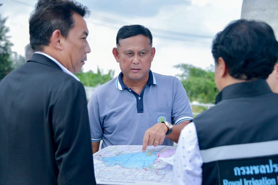 อธิบดีกรมชลฯ นำทีมลุยน้ำอยุธยา สั่งเร่งเคลียร์คลอง วางแผนระบายน้ำเตรียมเพาะปลูกฤดูแล้ง