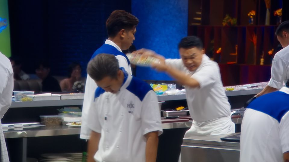 Hell’s Kitchen !! ครัวนรกระเบิดเป็นไฟ  “เชฟวิลเมนต์-เชฟเอียน” ผนึกพลังโหด..จานแตกกระจาย