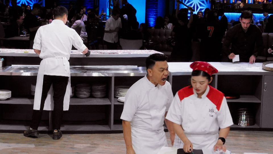 Hell’s Kitchen !! ครัวนรกระเบิดเป็นไฟ  “เชฟวิลเมนต์-เชฟเอียน” ผนึกพลังโหด..จานแตกกระจาย