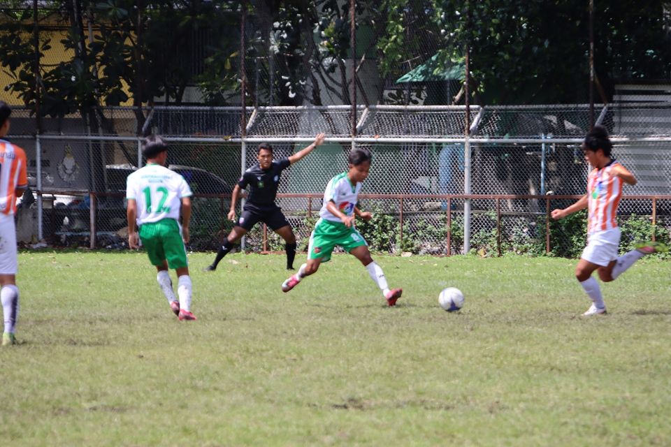 “SPORTS LIFE” บุกสมรภูมิลูกหนังขาสั้น ส่องบรรยากาศรอบสนาม “ฟุตบอลนักเรียน 7 คน แชมป์กีฬา 7HD แชมเปียน คัพ 2025”