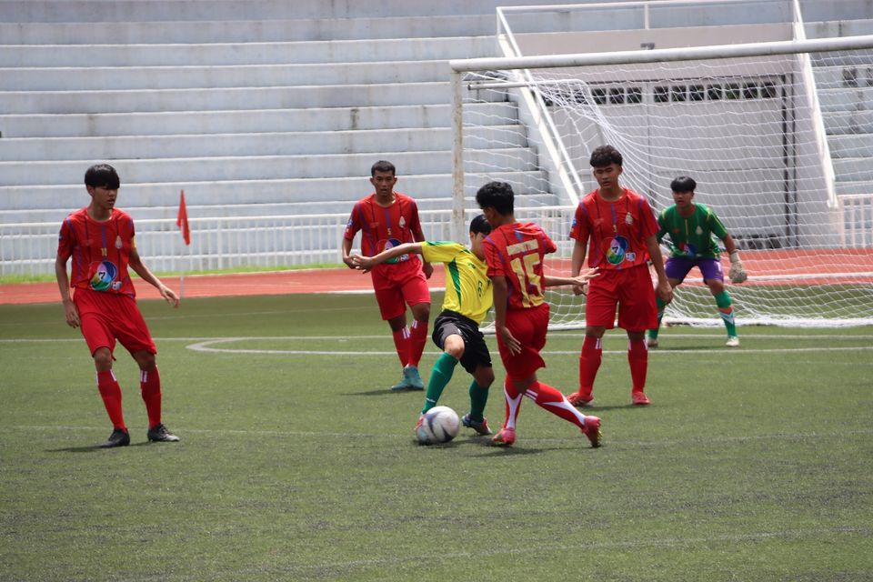 “SPORTS LIFE” บุกสมรภูมิลูกหนังขาสั้น ส่องบรรยากาศรอบสนาม “ฟุตบอลนักเรียน 7 คน แชมป์กีฬา 7HD แชมเปียน คัพ 2025”