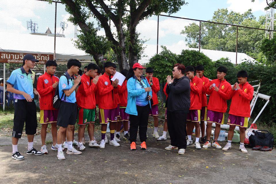 “SPORTS LIFE” บุกสมรภูมิลูกหนังขาสั้น ส่องบรรยากาศรอบสนาม “ฟุตบอลนักเรียน 7 คน แชมป์กีฬา 7HD แชมเปียน คัพ 2025”