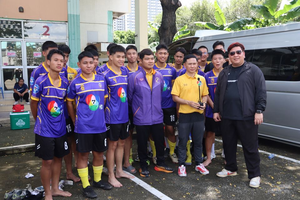 “SPORTS LIFE” บุกสมรภูมิลูกหนังขาสั้น ส่องบรรยากาศรอบสนาม “ฟุตบอลนักเรียน 7 คน แชมป์กีฬา 7HD แชมเปียน คัพ 2025”