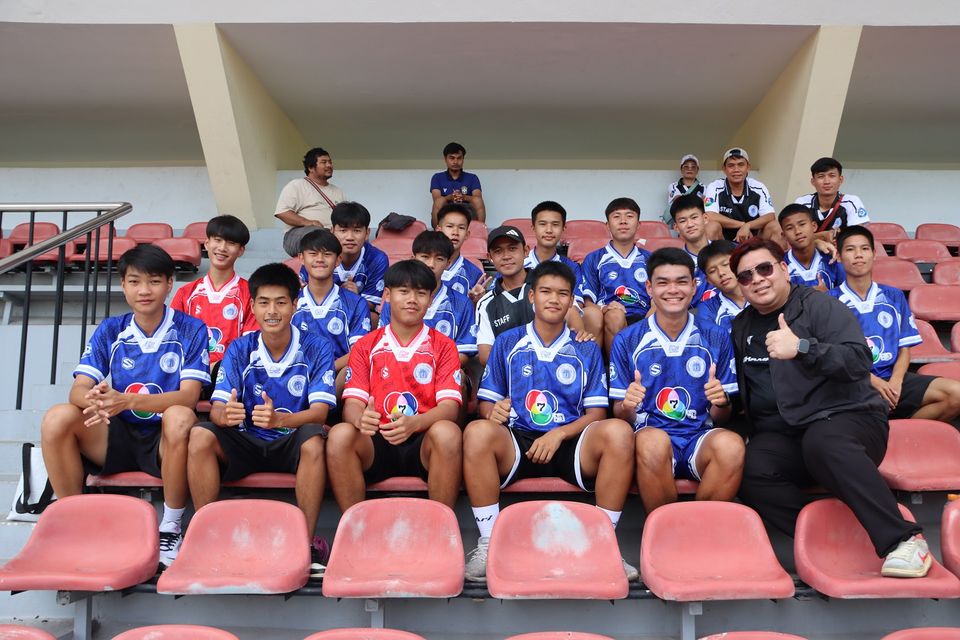 “SPORTS LIFE” บุกสมรภูมิลูกหนังขาสั้น ส่องบรรยากาศรอบสนาม “ฟุตบอลนักเรียน 7 คน แชมป์กีฬา 7HD แชมเปียน คัพ 2025”