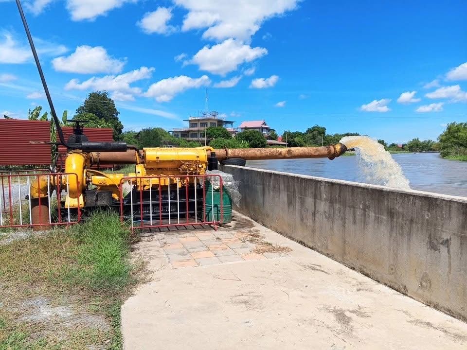 ผักตบ..ต้องกำจัด!!  กรมชลฯ เดินหน้าปฏิบัติการ “คืนคลองใส” เดินหน้ากำจัดผักตบชวาในแหล่งน้ำ