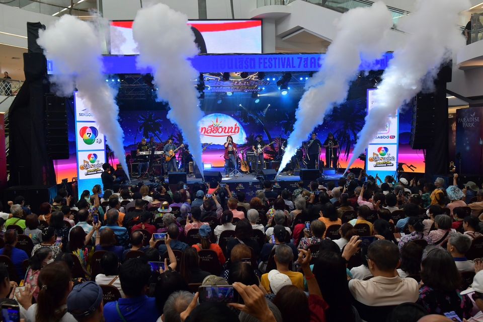  สนุกสุดเหวี่ยง "7 สีคอนเสิร์ต เฟสติวัล” ยกตำนาน “มาลีฮวนน่า” เต็มวง “อ๊อฟ ชนะพล” ร่วมแจม  รุ่นใหญ่ยุค 80  “แม่เม้า-แต๋ม ชรัส” โชว์จัดเต็ม กรี๊ด “แหม่ม-พัชริดา” เซอร์ไพรส์