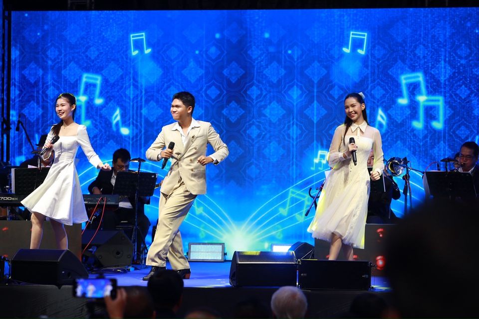 “เอก รังสิโรจน์” ทึ่ง ความสามารถเด็กไทย คว้าแชมป์ “เยาวชนสืบสานรักษ์เพลงไทย ซีซั่น 2” ชวนชมเทปบันทึกภาพ รอบชิงชนะเลิศ ทางช่อง 7HD 1 พ.ย.นี้