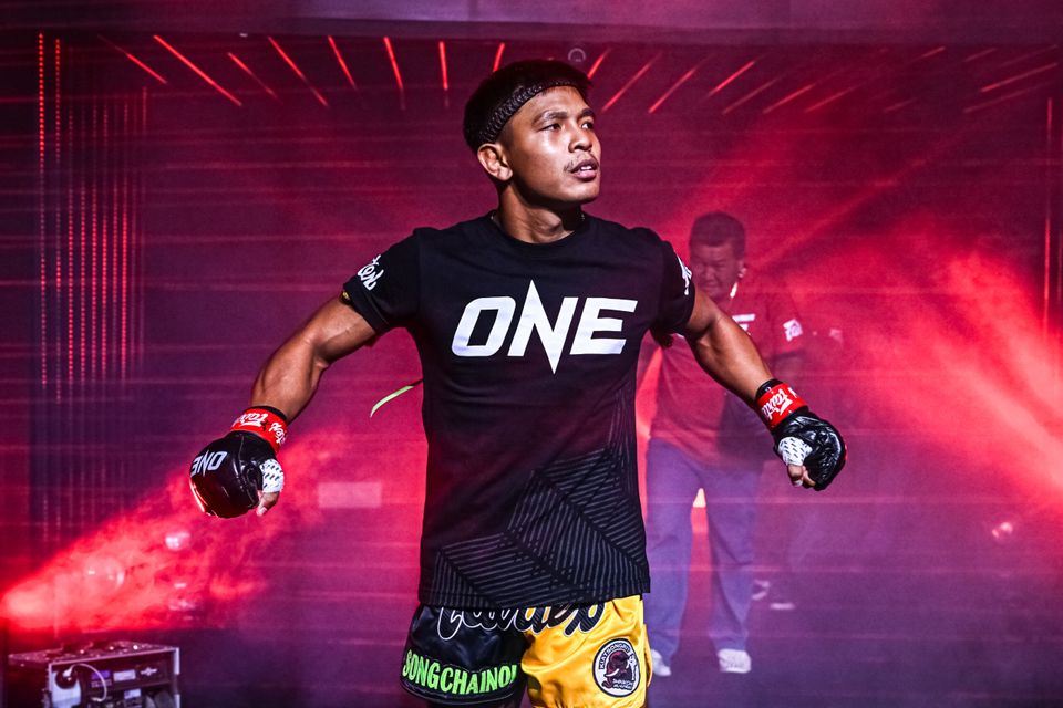 ONE ลุมพินี : ทรงชัยน้อย เกียรติทรงฤทธิ์ หวังรีแมตช์ นาดากะ- หนุ่มสุรินทร์ ช.เกตุวีณา