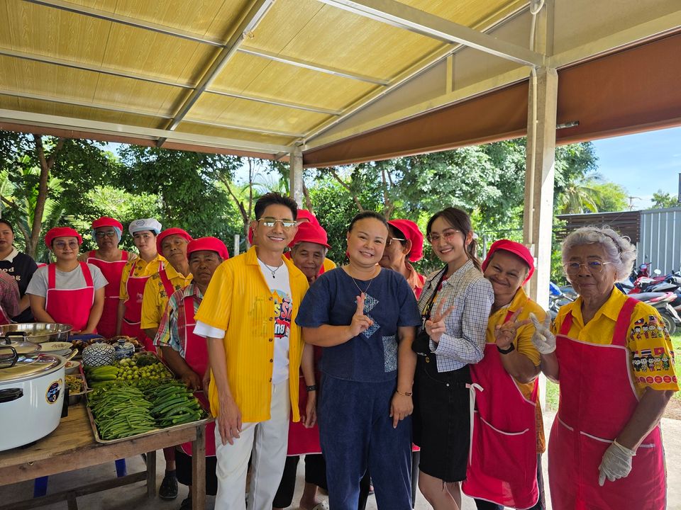 “เอ-แป้ง” พาทัวร์บ้านเกิด อ.วิเศษชัยชาญ จ.อ่างทอง ตามหาของดี “จ๊อปลาส้ม” ที่ “วิสาหกิจชุมชนส่งเสริมอาชีพบ้านห้วยคล้า”