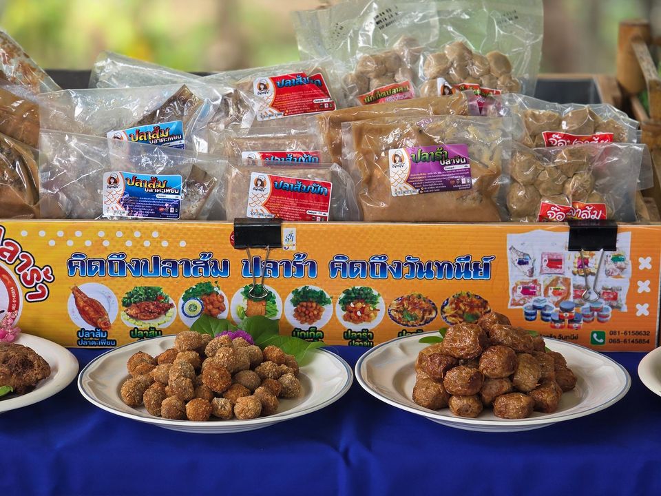 “เอ-แป้ง” พาทัวร์บ้านเกิด อ.วิเศษชัยชาญ จ.อ่างทอง ตามหาของดี “จ๊อปลาส้ม” ที่ “วิสาหกิจชุมชนส่งเสริมอาชีพบ้านห้วยคล้า”