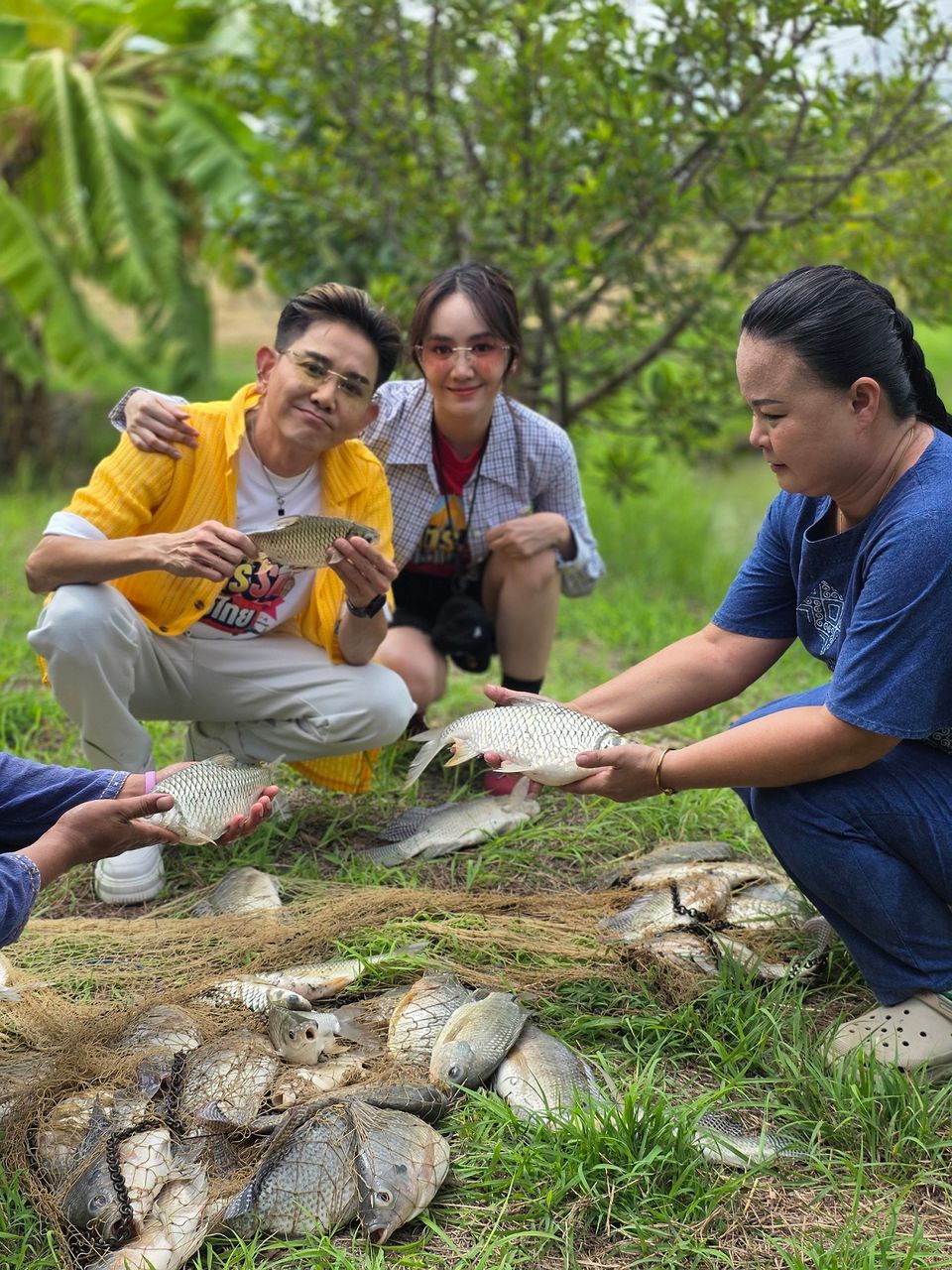 “เอ-แป้ง” พาทัวร์บ้านเกิด อ.วิเศษชัยชาญ จ.อ่างทอง ตามหาของดี “จ๊อปลาส้ม” ที่ “วิสาหกิจชุมชนส่งเสริมอาชีพบ้านห้วยคล้า”