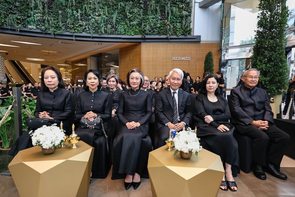 กลุ่มบริษัทสยามพิวรรธน์ พร้อมพันธมิตร และประชาชน ร่วมตักบาตรพระสงฆ์ 93 รูป อุทิศถวายพระราชกุศลและน้อมถวายความอาลัยสมเด็จฯ พระบรมราชชนนีพันปีหลวง เสด็จสวรรคตครบสัตตมวาร