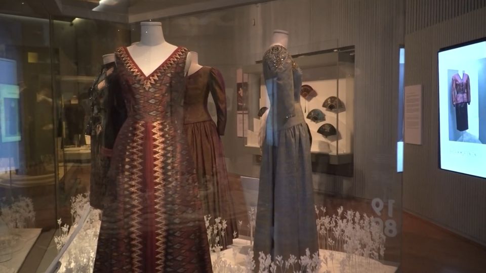 รายงานพิเศษ : ชุบชีวิตผ้าไทย จากราชสำนักสู่ราชนิยม